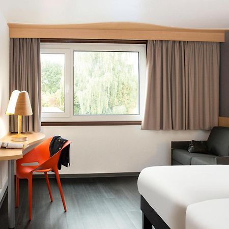 Ibis 3 Lacs Neuchatel Thielle Bagian luar foto