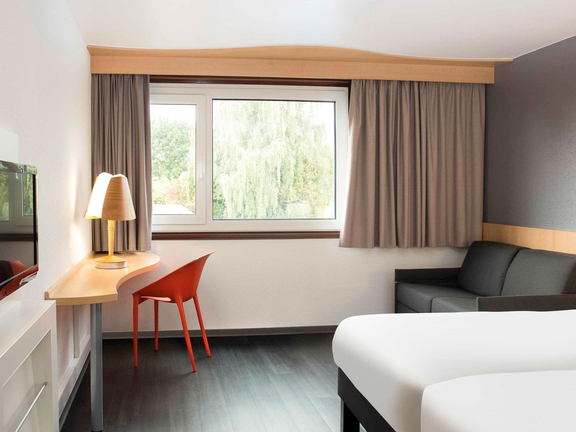 Ibis 3 Lacs Neuchatel Thielle Bagian luar foto