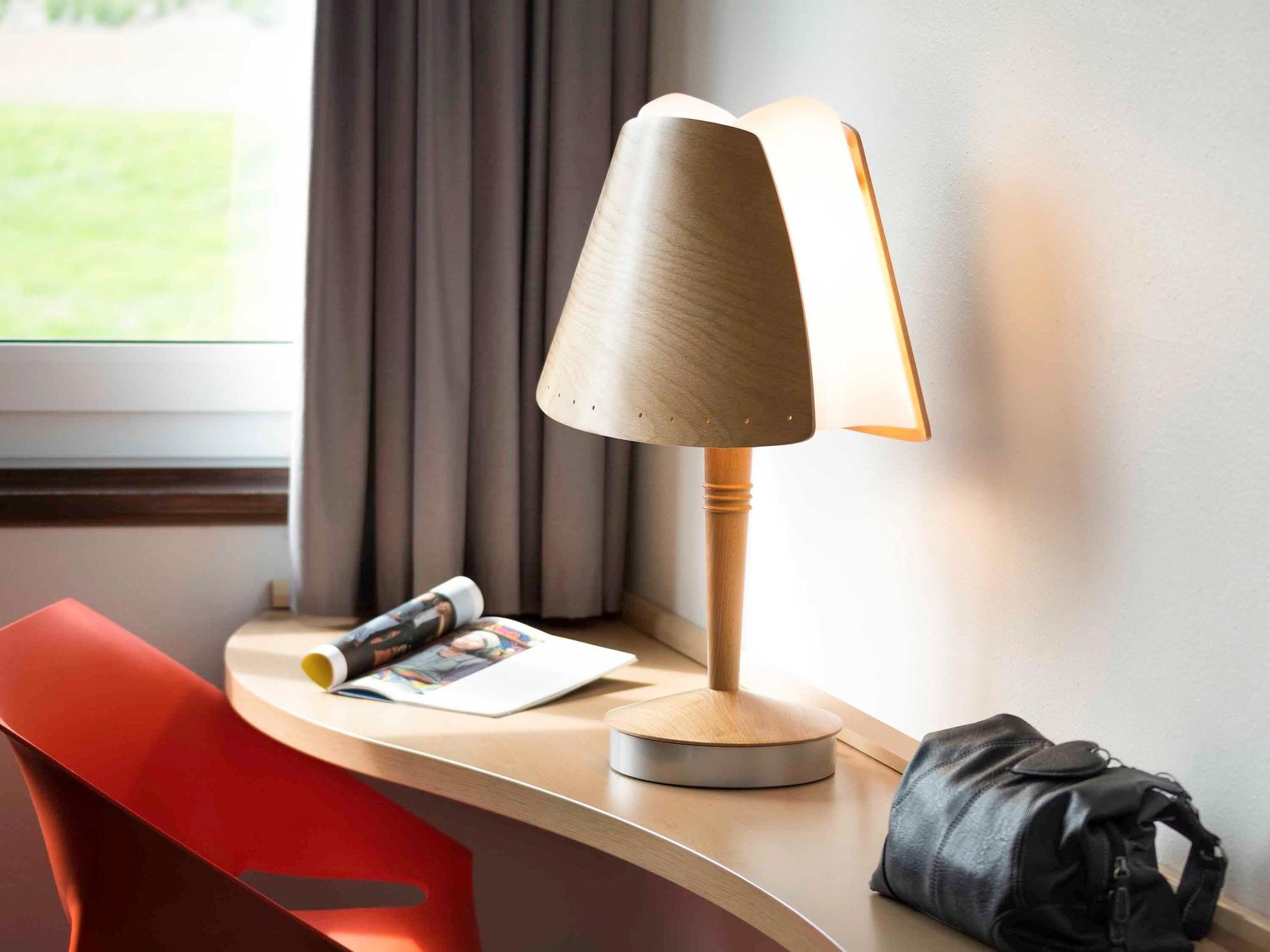 Ibis 3 Lacs Neuchatel Thielle Bagian luar foto