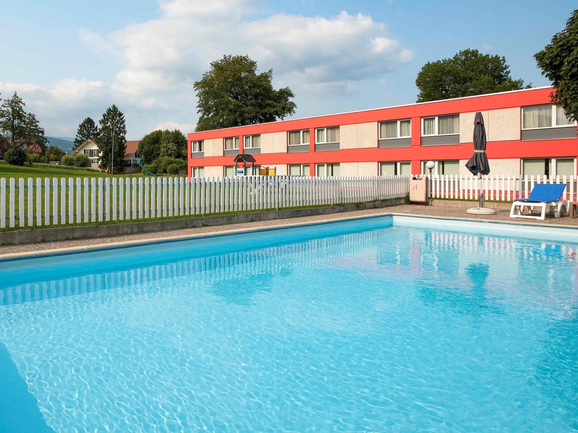 Ibis 3 Lacs Neuchatel Thielle Bagian luar foto