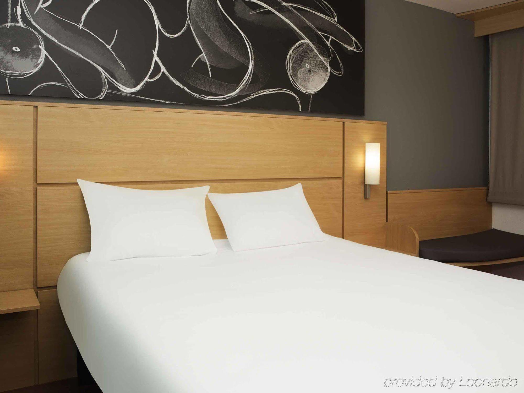 Ibis 3 Lacs Neuchatel Thielle Bagian luar foto