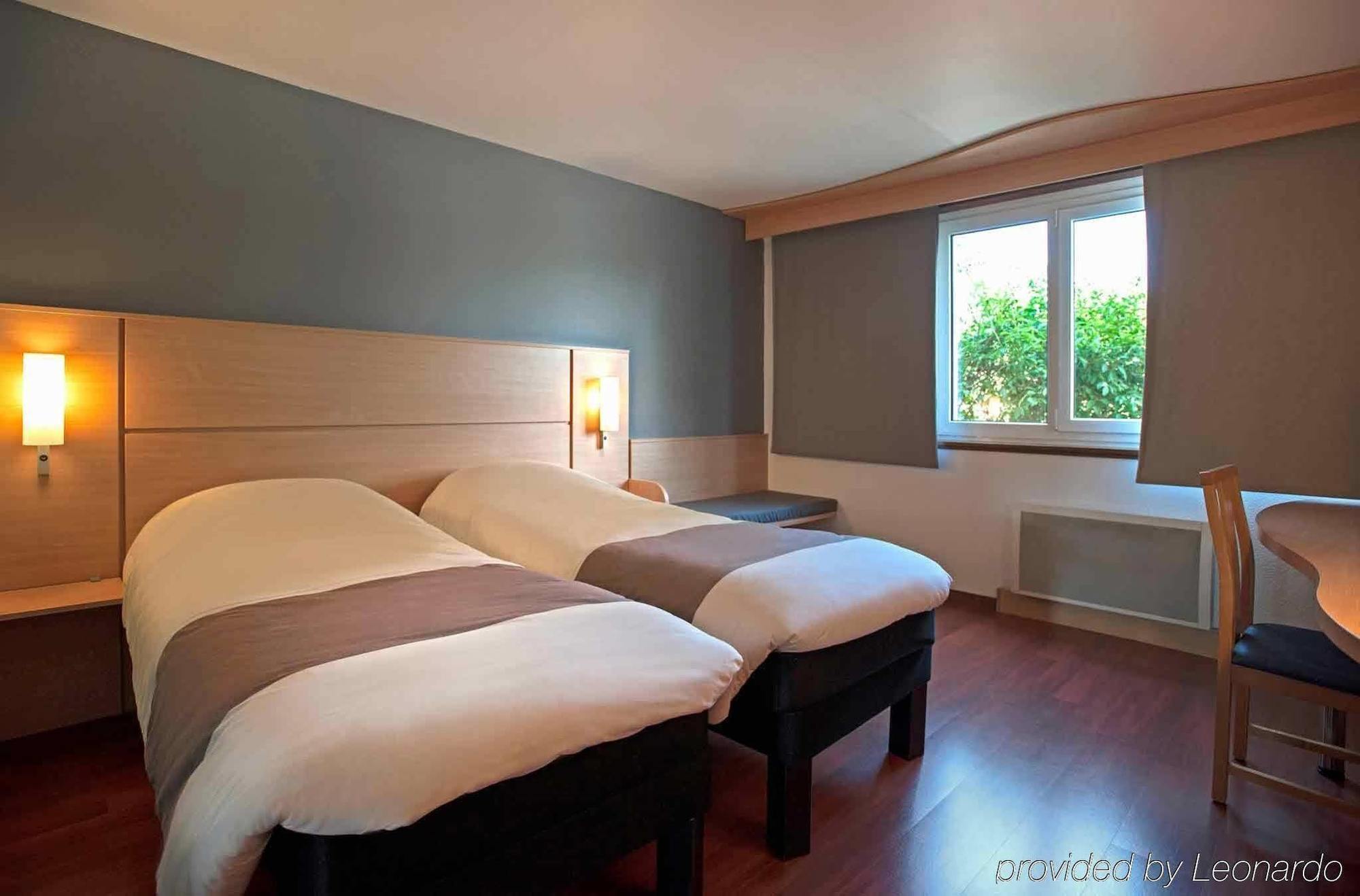 Ibis 3 Lacs Neuchatel Thielle Bagian luar foto
